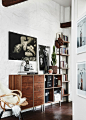 #北欧家居# 瑞典摄影师Kalle Gustafsson的家。via: Elle Decoration； by Andrea Papini