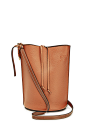 LOEWE Gate水桶包 Light Caramel/Pecan front