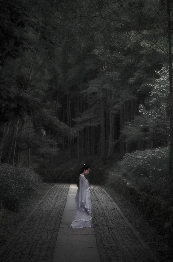 千里之外烟花落。怎奈何？