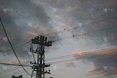孤独的电源线