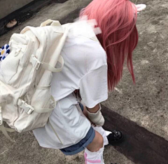 扛刀小萝莉采集到白白嫩嫩的小姐姐