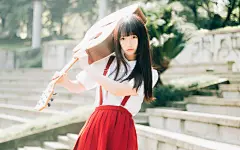 氧气美女抱着吉他唯美室外写真电脑桌面壁纸