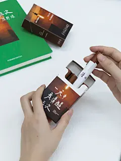 众所周知，读诗有益身体健康

（本次诗集周边里我自己最喜欢的就是这个诗歌烟卷儿了！！