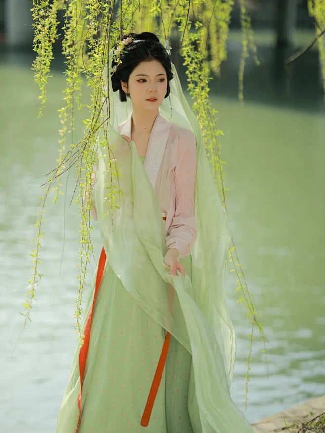 宋制｜碧玉妆成一树高,万条垂下绿丝绦。 - 小红书-花瓣网