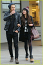 街拍 / 交往多年感情稳定 这对绝对是真爱  
#Vanessa Hudgens##Austin Butler##奥斯汀.巴特勒##凡妮莎.哈金斯# ​​​