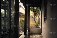 欧苑的中式建筑建于1616年，是中国江苏苏州的一座古典园林。