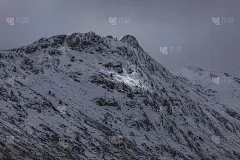 阿拉贡比利牛斯雪山上的一抹清亮