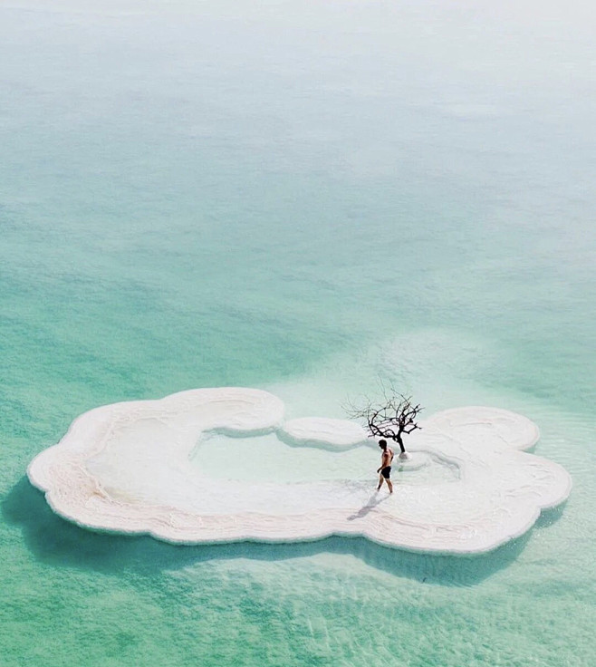 希腊死海   海水一天呈现三种颜色 美轮...