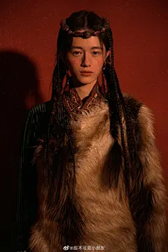 窄巷中多虫鸣笑语
山野间追风中牧歌 ​​​​