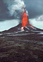 火山爆发瞬间……
