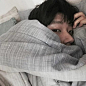 梦的最后<br/>我们没有在一起<br/>原谅我不能<br/>将你的余生放在手心<br/>与你同行