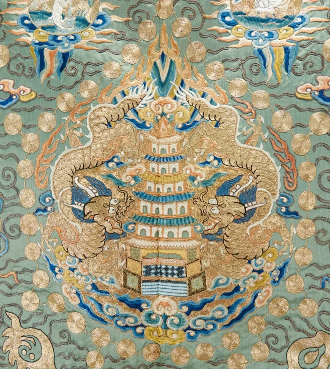清绿色缎地盘金彩绣郁罗萧台云蟒纹绛衣 -...