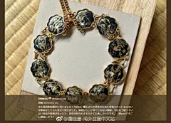 【友情应援】#京象嵌#是一种在金属等底板上，刻出细致的图案，再用金银箔等作细部的装饰的一种京都传统工艺。本次与墨佳一同参与#幻兽神话展·Ⅳ#的清水イズ@shimizu_izu，其曾祖父（富田喜一郎）曾是昭和天皇的御用京象嵌师，其叔父一人继承了“富田象嵌製作所”的名号，随着时代的变迁（金价的上升和 ​​​​...展开全文c