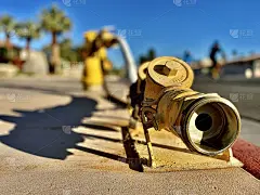 连接到消防栓的双排泄阀