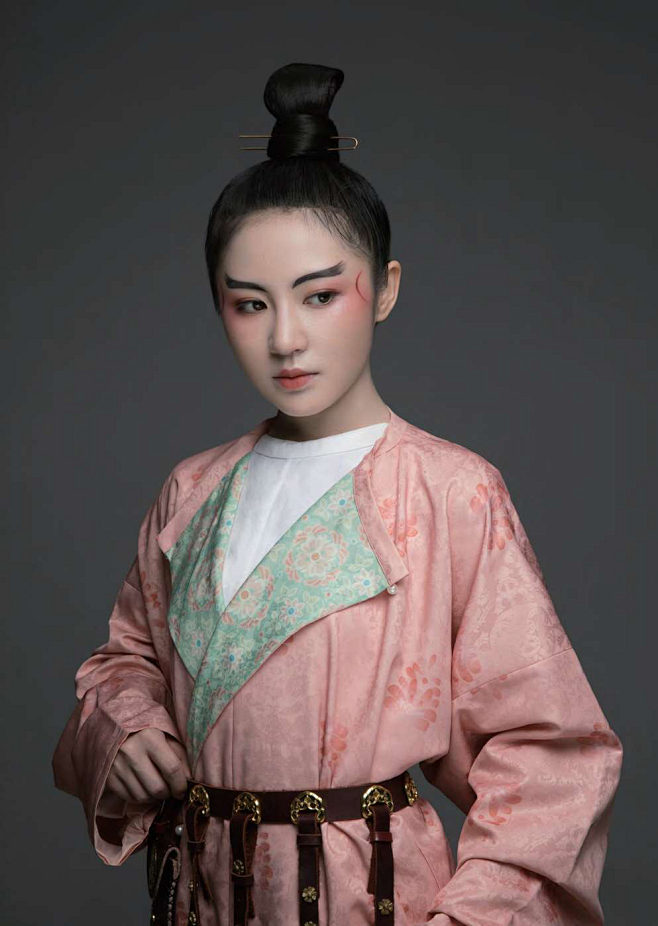 初唐“画斜红、分梢眉”的胡服女子妆容复原图片_云鬓花颜图片素材-花瓣网