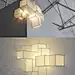 法国设计师 Marc Trotereau 设计的 Wireshade 灯具，外形是由不规则排列的大小线形矩形组成，独特的结构使其能完美地贴合在墙壁角落，与建筑融为一体。