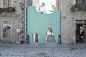 设计团队Fontaine/Fortin/Labelle 在魁北克的一条街道两端，设了两道受后现代主义影响的彩色的几何形门墙装置。命名为“小生命（little life）”，这个装置是一个公共艺术节Les Passages Insolites的一部分，这个艺术节是非盈利组织EXMURO组办的，内容为创造与众不同的过道。
