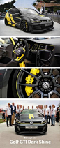 The Golf GTI Dark Shine is the dream concept car that 13 Volkswagen and Sitech apprentices created nearly on their own: a sporty 2-door Golf GTI featuring a two-tone colour scheme. True to its name, the front is painted in dark Daytona Grey Metallic and t