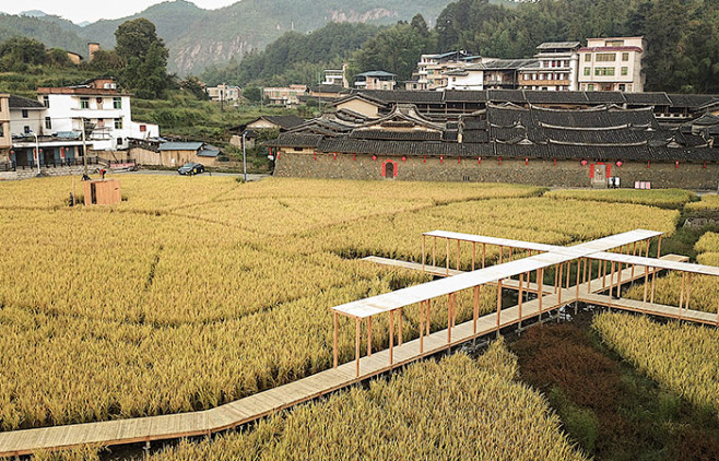 青石寨的稻亭和稻场，福建 / 个个世界+...