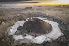 Meke湖(土耳其语:Meke Gölü)是一个火山口湖，由两个嵌套的湖组成，位于土耳其中部的科尼亚