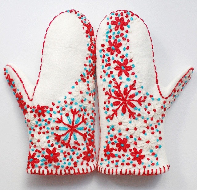 White felt mittens w...