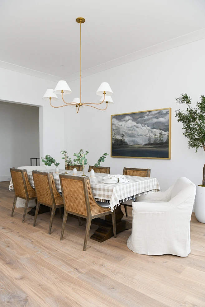 Beach style dining room photo in Charlotte-花瓣网