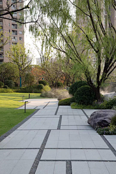 流光碎影中的青春飞过夏天采集到景观——道路街景/铺装