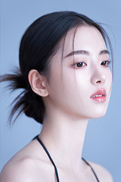 R7fssY1A采集到美女