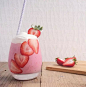 Instagram@mai_smoothie
草莓覆盆子牛奶思慕雪
用料
140g 草莓
30g 覆盆子
30g 冰块
140ml 牛奶
适量蜂蜜
【顶部点缀】
草莓片、奶油