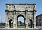 古罗马建筑Ancient Roman architecture君士坦丁凯旋门﹝Arch of Constantine﹞
凯旋门的里里外外充满了各种浮雕，其中的大部分构件是从过去的一些纪念性建筑拆除过来的。因此它上面保存的是罗马帝国各个重要时期的雕刻，是一部生动的罗马雕刻史