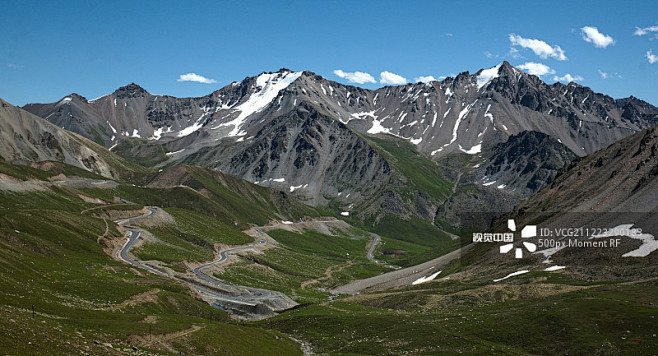 新疆伊犁的公路图片素材