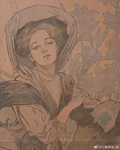 穆夏-复活节女孩
1906年，彩色石版画
1906年，穆夏为《波士顿星期日美国人报》绘制了这幅插图，作为复活节版面的头条。
画中，一位曼妙的少女微倾着身体，倚在粗壮的断裂树干之上，双手交叉，慵懒地搭在树干断裂处。画中女性身袭优雅的宫廷风白色长裙，搭配深色披肩装饰，泡泡袖口的设计突出了她的少女情态。她的目光正对前方，仿佛正温柔地凝视观众，期盼着分享她的心事。
插图的背景是开得正繁茂的百合花，既衬托了画中少女的美丽，也突出了作品的主题（百合花是复活节的标志）。