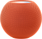 橙色 HomePod mini，上方呈现动态多彩像素拼成的“mini”字样。