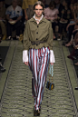 Burberry Fall 2016 Ready-to-Wear Fashion Show - Vogue : See the complete Burberry Fall 2016 Ready-to-Wear collection.