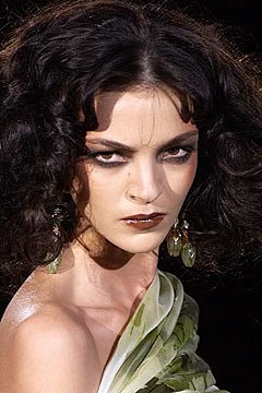 发型内的花瓣采集图片-勤劳werp