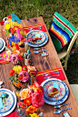 想要一场墨西哥风情婚礼？这些布置告诉你玩转婚礼创意！+来自：婚礼时光——关注婚礼的一切，分享最美好的时光。#餐桌布置# #婚礼布置# #墨西哥风情婚礼#