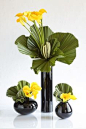 Pour décorer un entre de table exotique, les petits contenants fleuris sont parfaits! Une jolie feuille et une belle fleur, c'est tout!