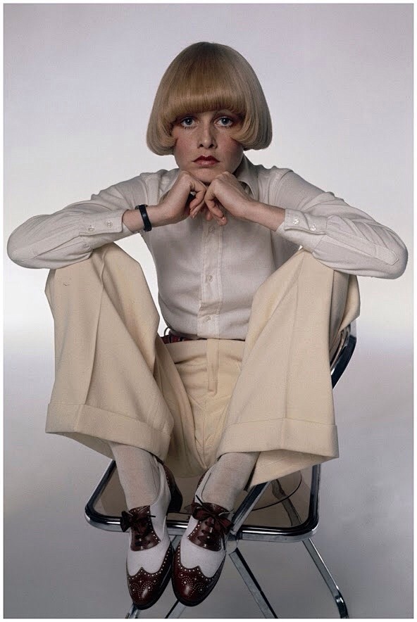 Twiggy wears a pair ...