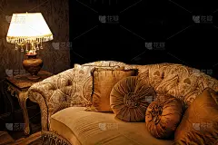 巴洛克沙发与台灯
