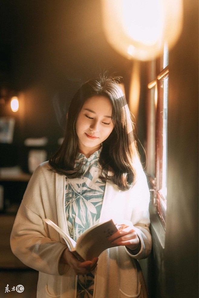 有内涵的知性女孩甜美动人的气质