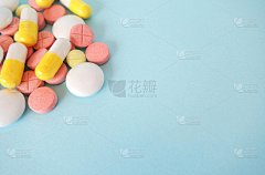 医疗胶囊，药丸和药片的特写。医学的名片。