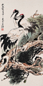 陈世中，1944年生，满族，江苏武进人。擅长中国画。从师江寒汀先生。现为上海书画研究院副院长。出版有《陈世中花鸟画集》、《怎样画紫藤》、《陈世中写意花鸟画谱》、《怎样画葡萄》、《当代美术家画库陈世中专集》等。作品曾入选全国年画展，第七届全国美展。