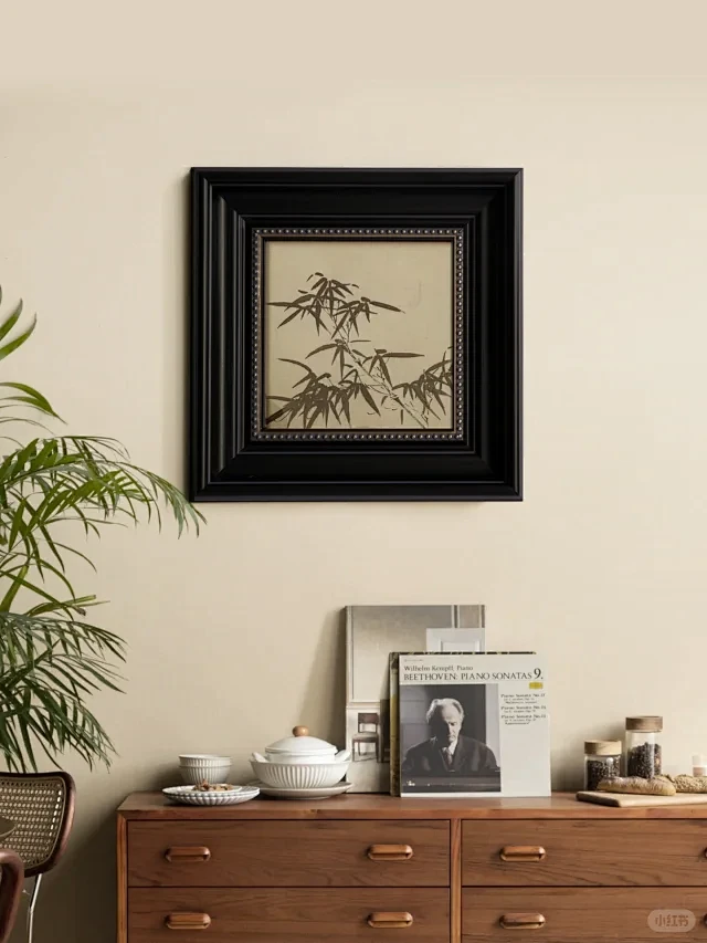 一幅水墨质感的中古装饰画