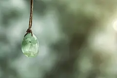 珍贵的绿色古董玉石翡翠摄影图片
