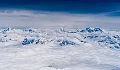 云海中的喜马拉雅山云海中的喜马拉雅山