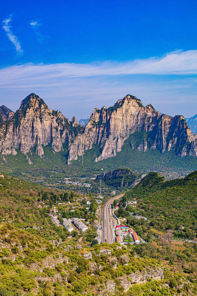 十渡风景区：位于北京市房山区西南，有着中国北方唯一一处大规模喀斯特岩溶的地貌。十渡风景区是中国国家AAAA景区和中国国家地质公园。2006年9 ...