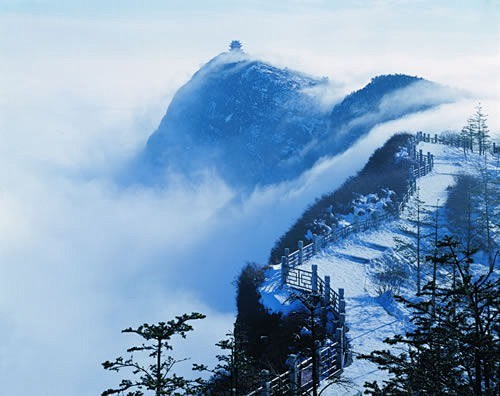 四川峨眉山 泡温泉赏雪景(图)