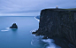 冰岛的Dyrhólaey灯塔，冰岛的Dyrhólaey岛拥有著名的黑沙滩，位于120公尺高的海蚀拱上的灯塔已有100年的历史了，建于1910年。Lighthouse at Dyrhólaey, Iceland
