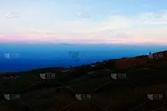 美丽和著名的旅游地点风景照片，美丽的海雾在早上时间在Phu Tub Berk视点