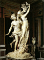 意大利雕塑家，建筑家，画家 乔凡尼·洛伦佐·贝尼尼(Giovanni Lorenzo Bernini，1598年12月7日-1680年11月28日)是早期杰出的巴洛克艺术家，十七世纪最伟大的艺术大师。贝尼尼主要的成就在雕塑和建筑设计，另外，他也是画家，绘图师，舞台设计师，烟花制造者和葬礼设计师。